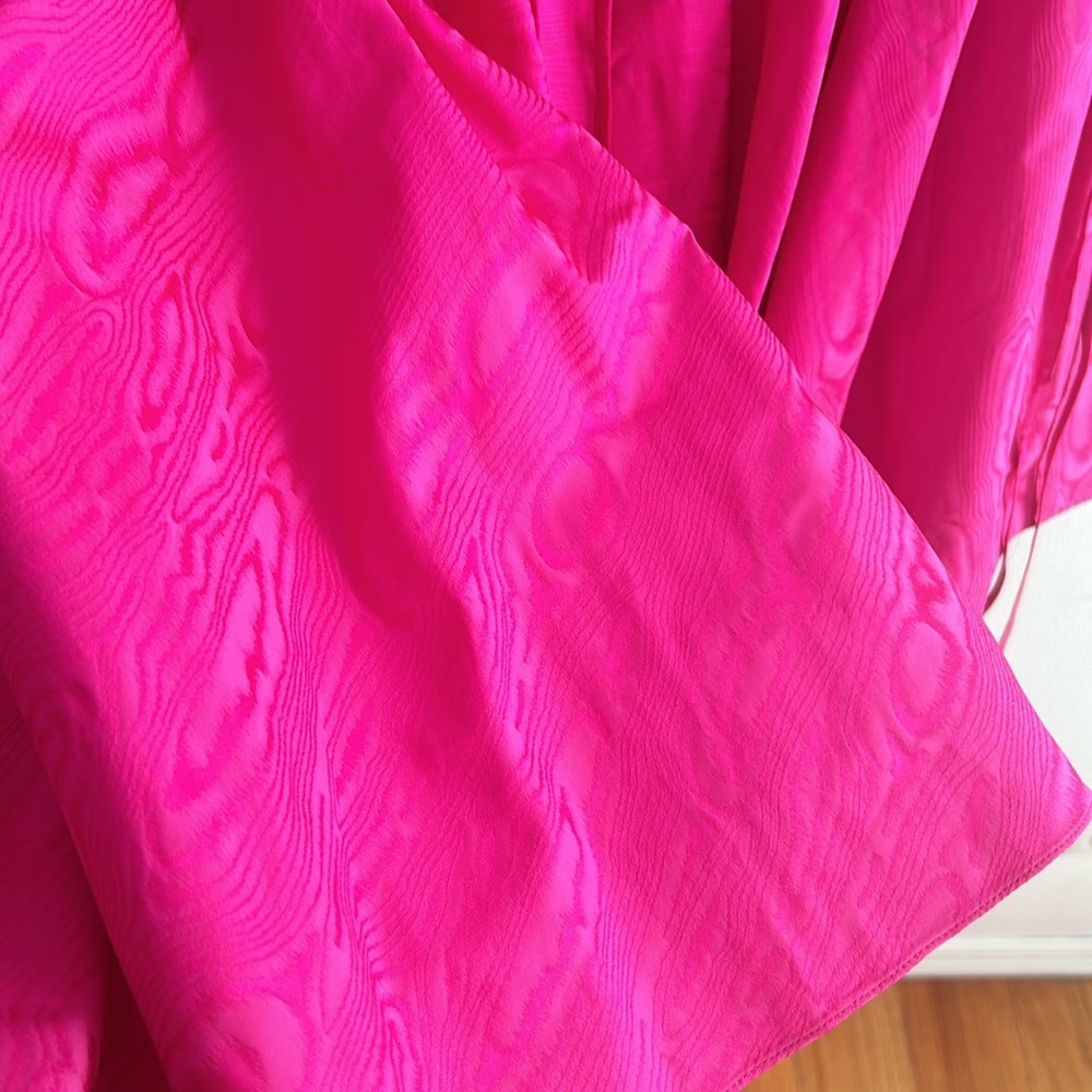 TOVE Fuchsia Pink Short Sleeve V-Neck Gathered Waist Dress - Picture 4 of 4